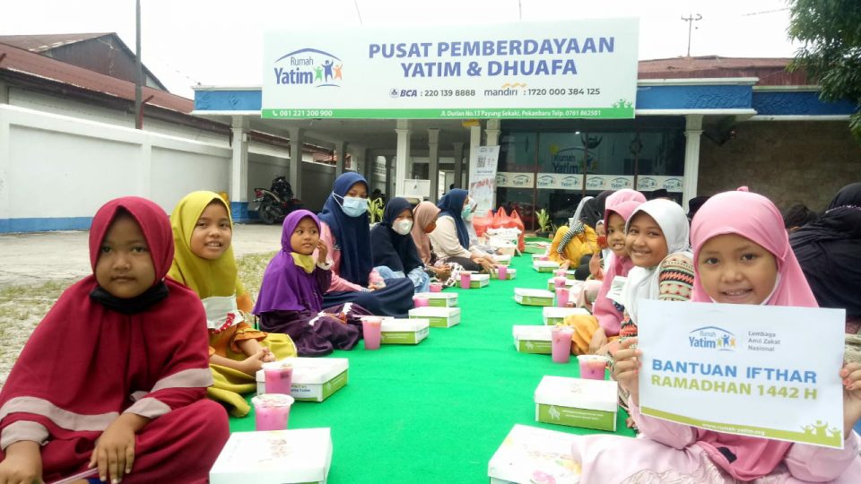 Total 100 Hidangan Berbuka Puasa dibagikan Rumah Yatim Riau dalam Selama Dua Hari