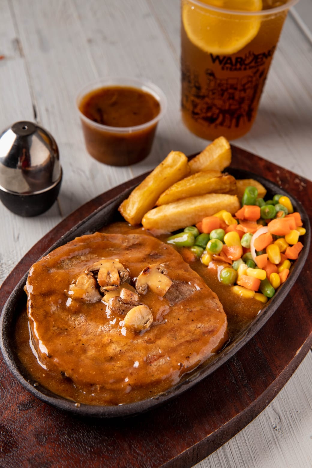 menu di Waroeng Steak & Shake membuka outlet baru di Kota Pekanbaru