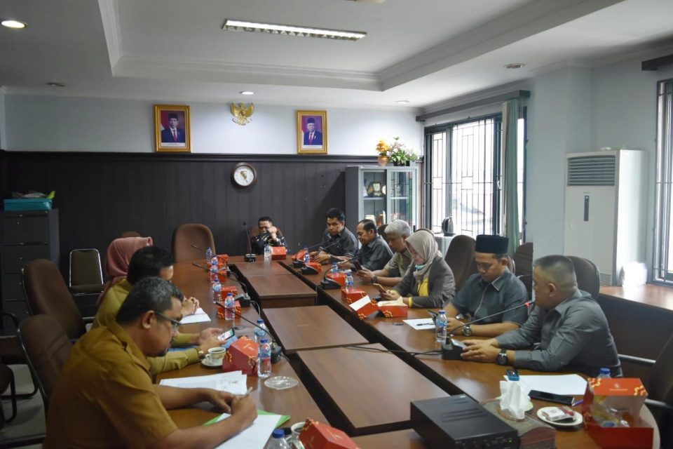 Komisi I Rapat dengan Kesbangpol Pekanbaru Bahas Rencana Kenaikan Bankeu Parpol