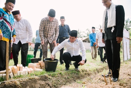 Anggota DPR Achmad peletakan batu pertama