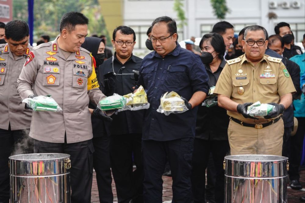 Polisi Musnahkan Narkoba Janis Ganja, Sabu, dan Pil Ekstasi