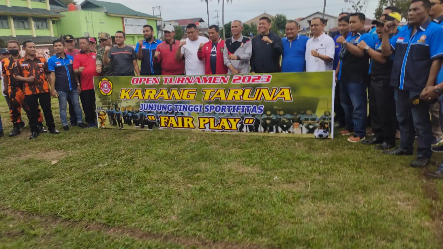 Kadispora Pekanbaru Dampingi Pj Wali Kota Buka Open Turnamen 2023 Karang Taruna