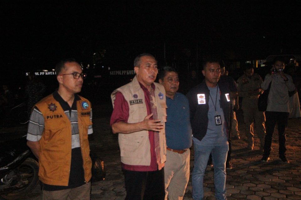 DLHK Bersama Tim Yustisi Gelar Sosialisasi Cegah Buang Sampah Sembarangan Kepada Warga Pekanbaru