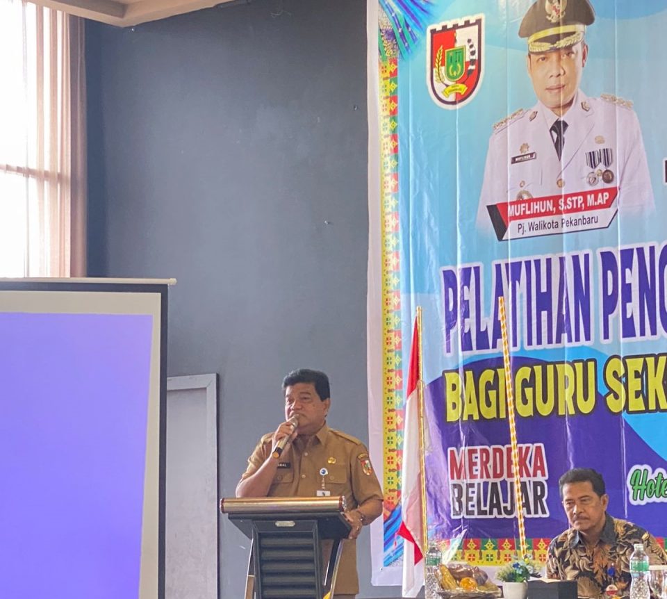 Kepala Dinas Pendidikan Kota Pekanbaru Dr. H. Abdul Jamal, M.Pd