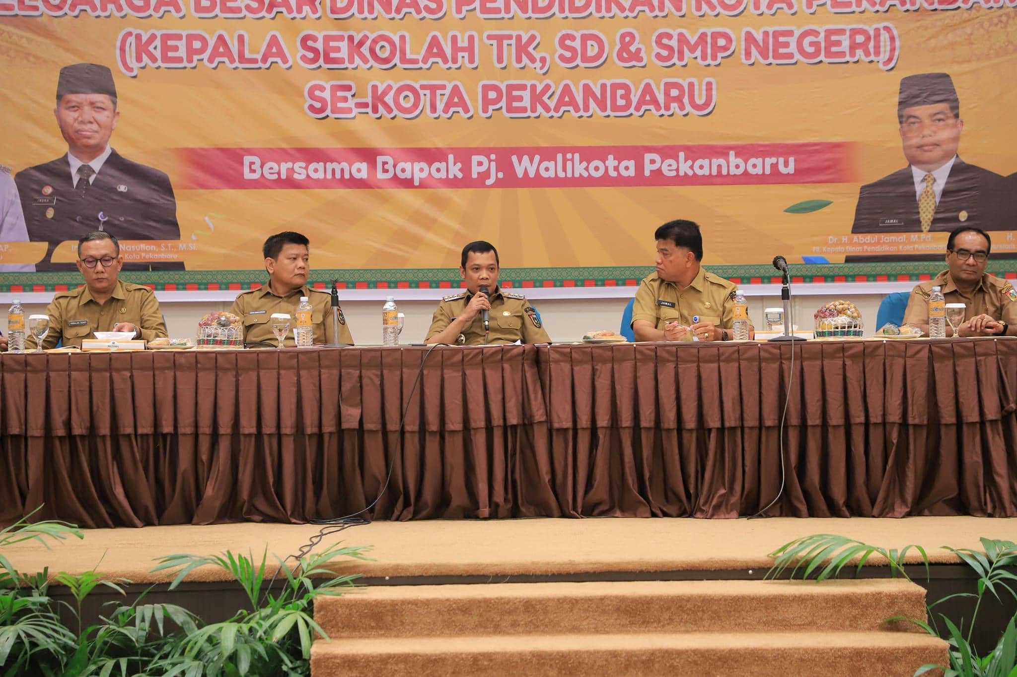 Kadisdik Dampingi Pj Walikota Silaturrahmi Bersama Kepala Sekolah Tingkat TK, SD dan SMP se-Pekanbaru
