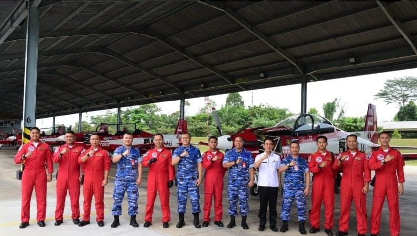 Kadispora Pekanbaru Ajak Masyarakat Saksikan Atraksi Penerbangan Aerobatic JAT TNI AU