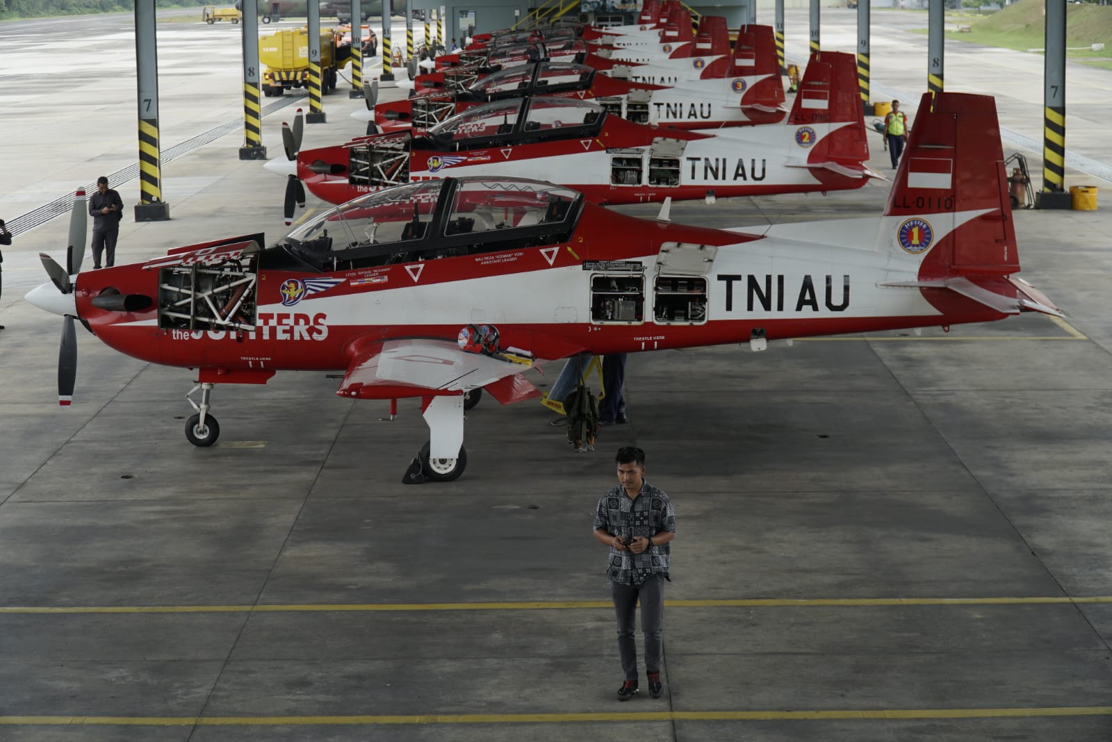 Kadispora Pekanbaru Ajak Masyarakat Saksikan Atraksi Penerbangan Aerobatic JAT TNI AU
