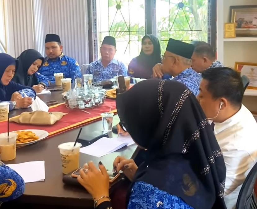 Camat Bukit Raya Pimpin Rapat Pembahasan Realisasi Program Prioritas Pemko Pekanbaru