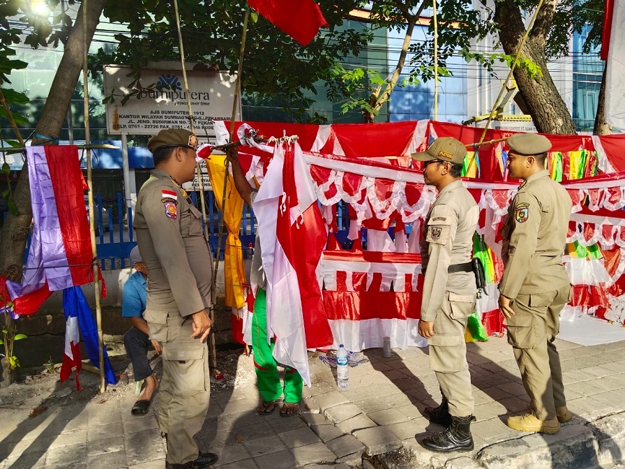 Satpol PP Pekanbaru Gerak Cepat Tertibkan Penjual Bendera di Sepanjang Jalan Protokol