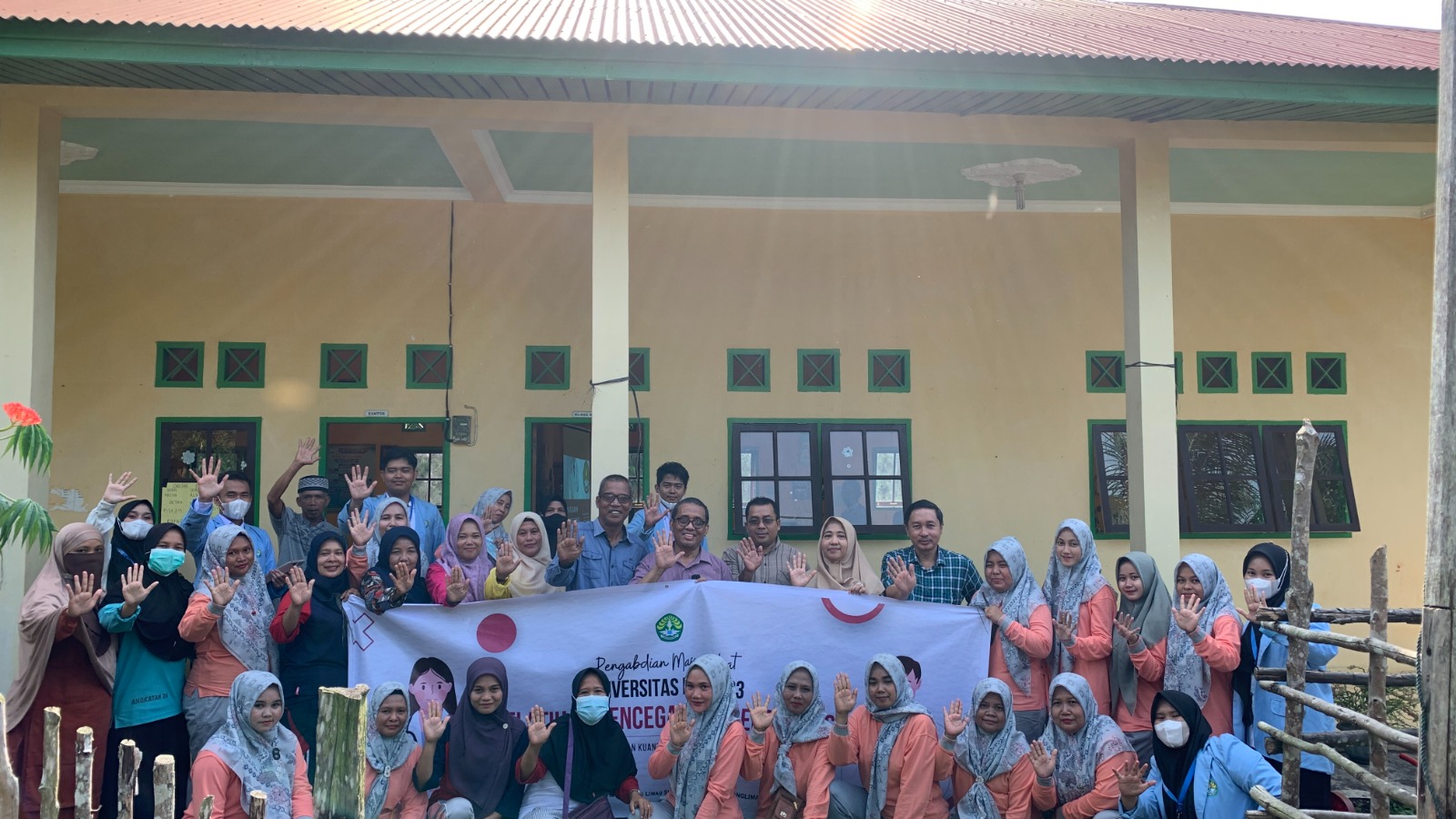 Foto Bersama Peserta, Tamu Undangan, dan Tim Kukerta Terintegrasi Abdimas Universitas Riau Desa Kasang Limau Sundai, 29 Juli 2023