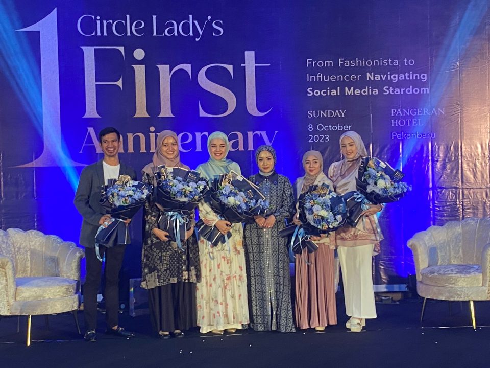 Hadirkan Adelia Pasha dan Dewi Sandra,  First Anniversary ke-1 FCL Modest Berlangsung Meriah